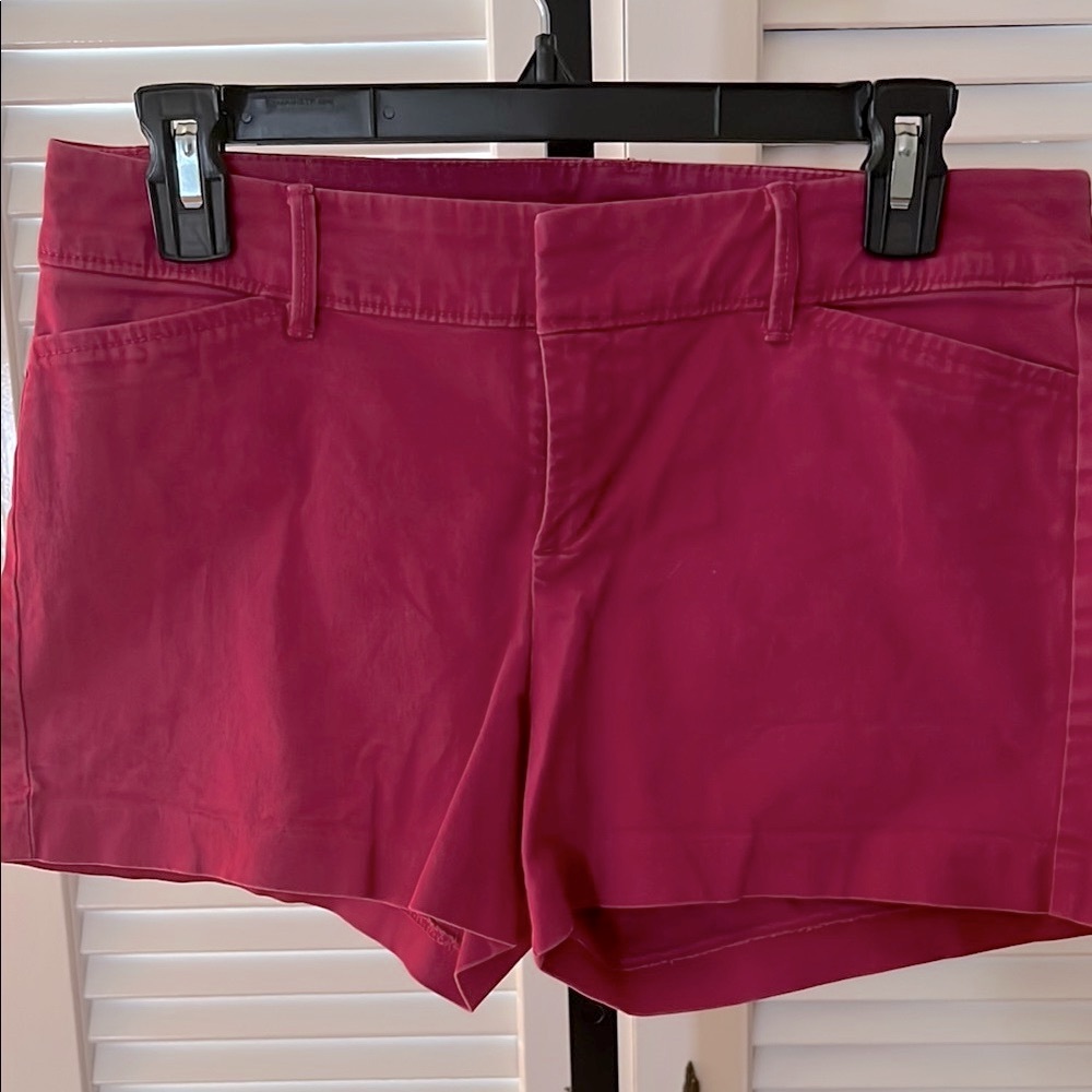 Chino-Style Pink Skorts with Flat Front